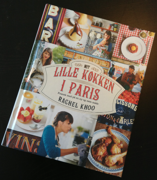'Mit lille køkken i Paris' af Rachel Khoo. Til dem, der læser kogebøger som romaner.